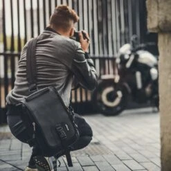 Kriega Sling EDC Messenger Bag -Motorrijden kriega sling edc lifestyle1